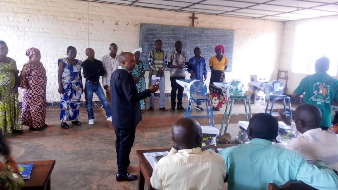Communauté autochtone Batwa réunie en forêt protégée